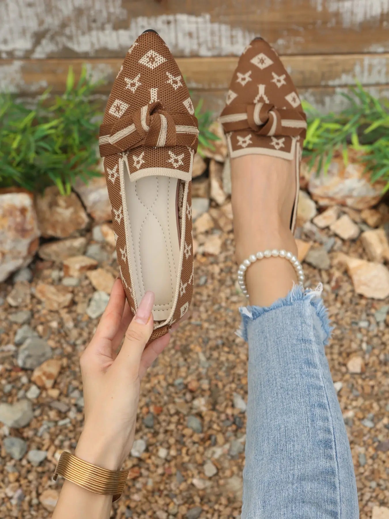 Women's Vintage Flats – Pointed Toe, Low Heel, Bow