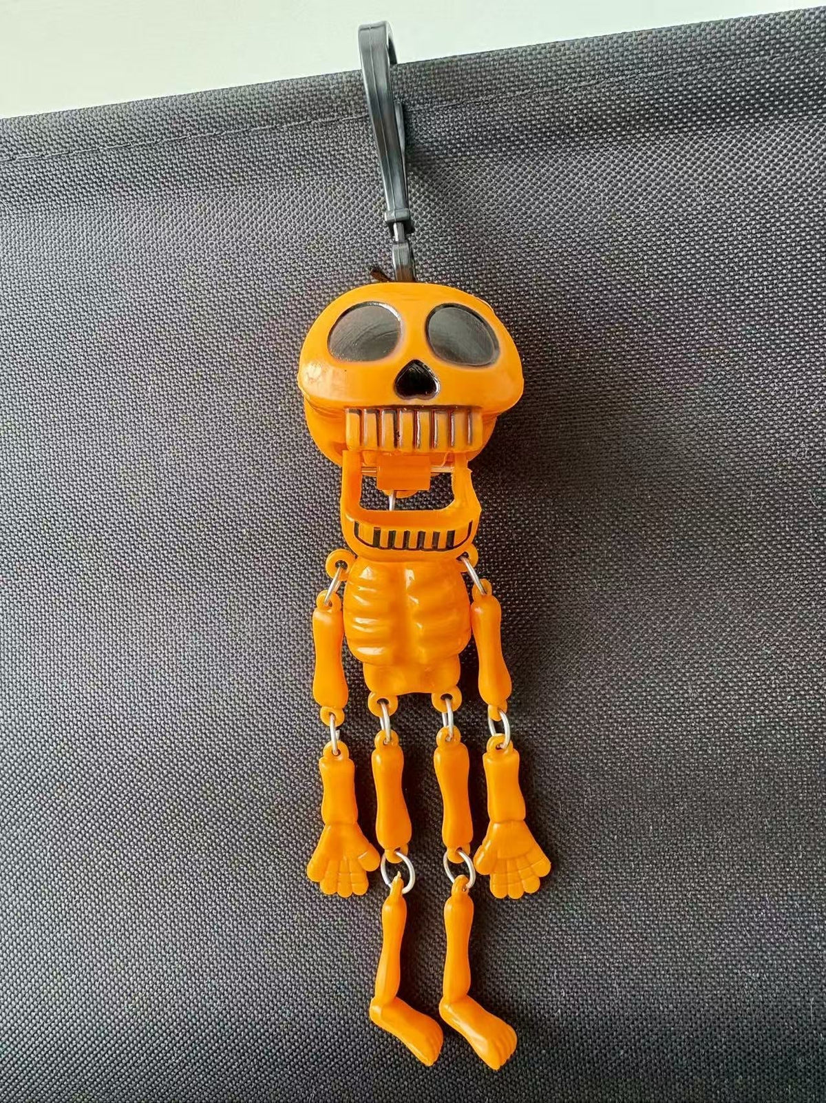 Pull-String Skeleton Keychain – Viral Funny Fidget Toy & Bag Charm