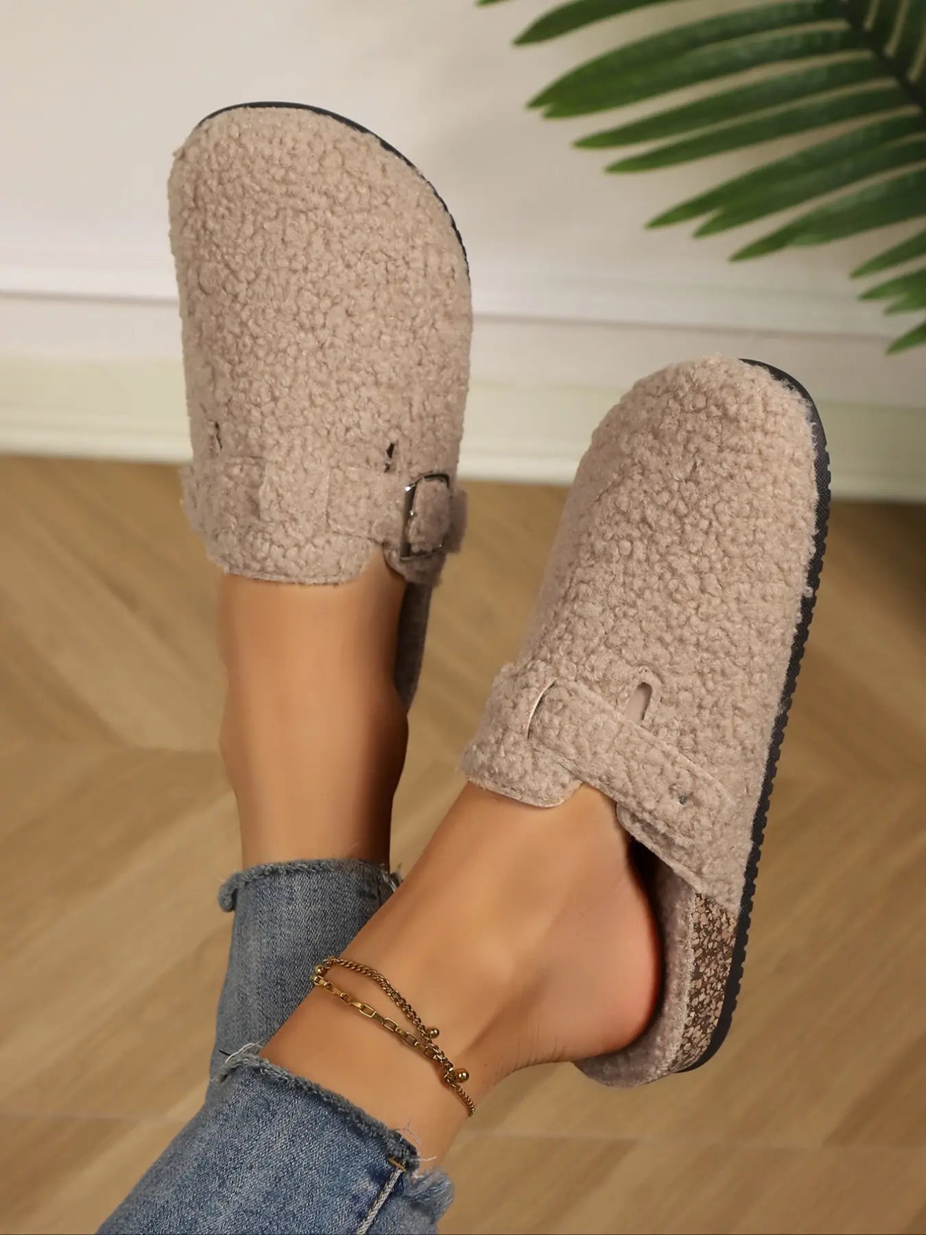 Women's Sandals – Cut-Out