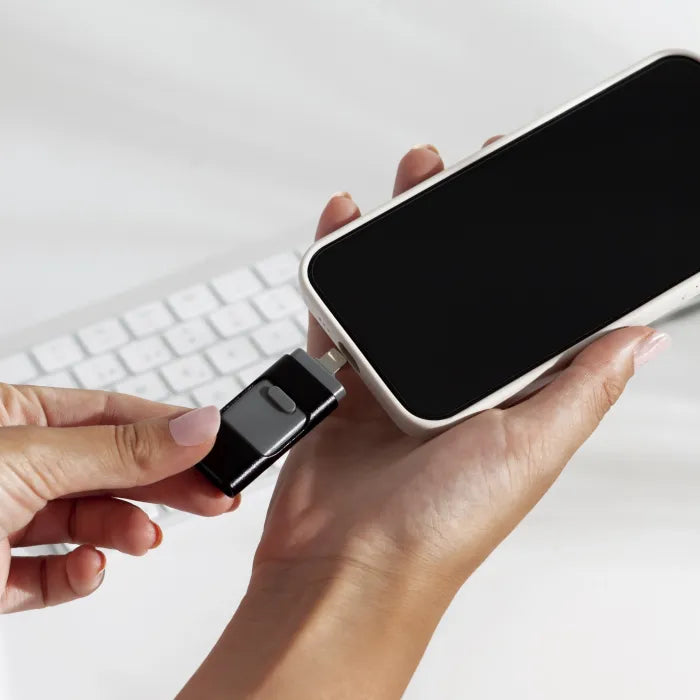 Multi-Connect 4-in-1 USB Drive