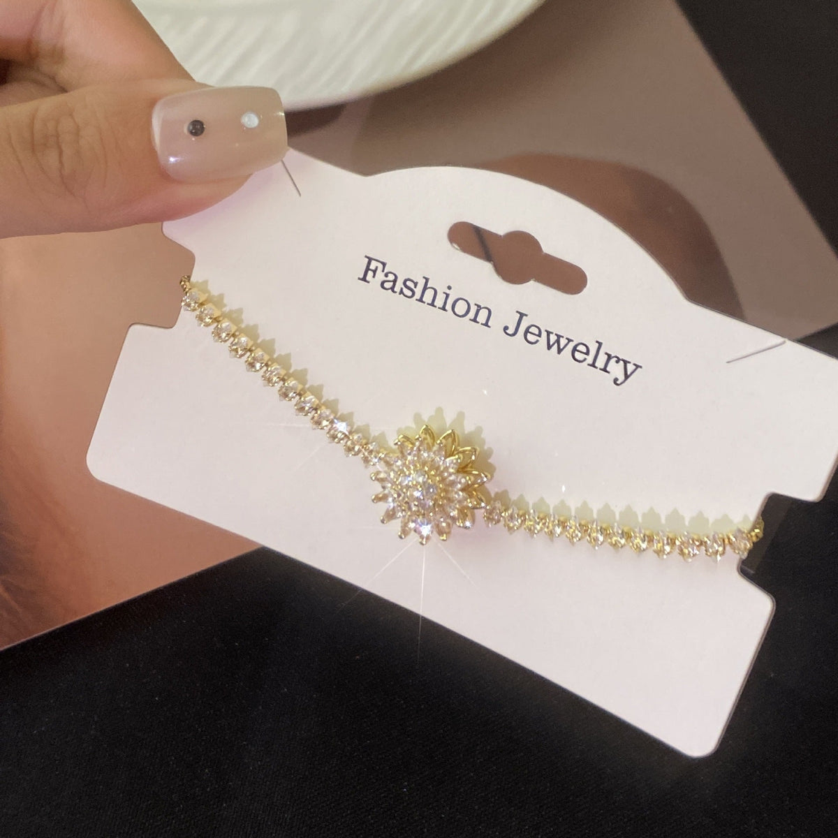 Chic Sunflower Bracelet – Adjustable, Sparkling & Perfect for Any Occasion