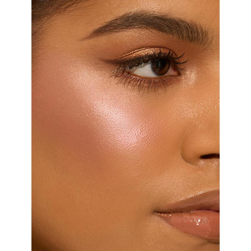 Glow Draped Highlight & Blush Palette – Four Dreamy Shades for a Fresh, Radiant Glow