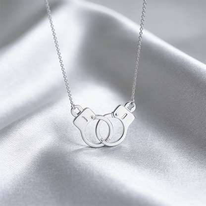 Symbolic Connection Necklace – Minimalist Jewelry with Meaning