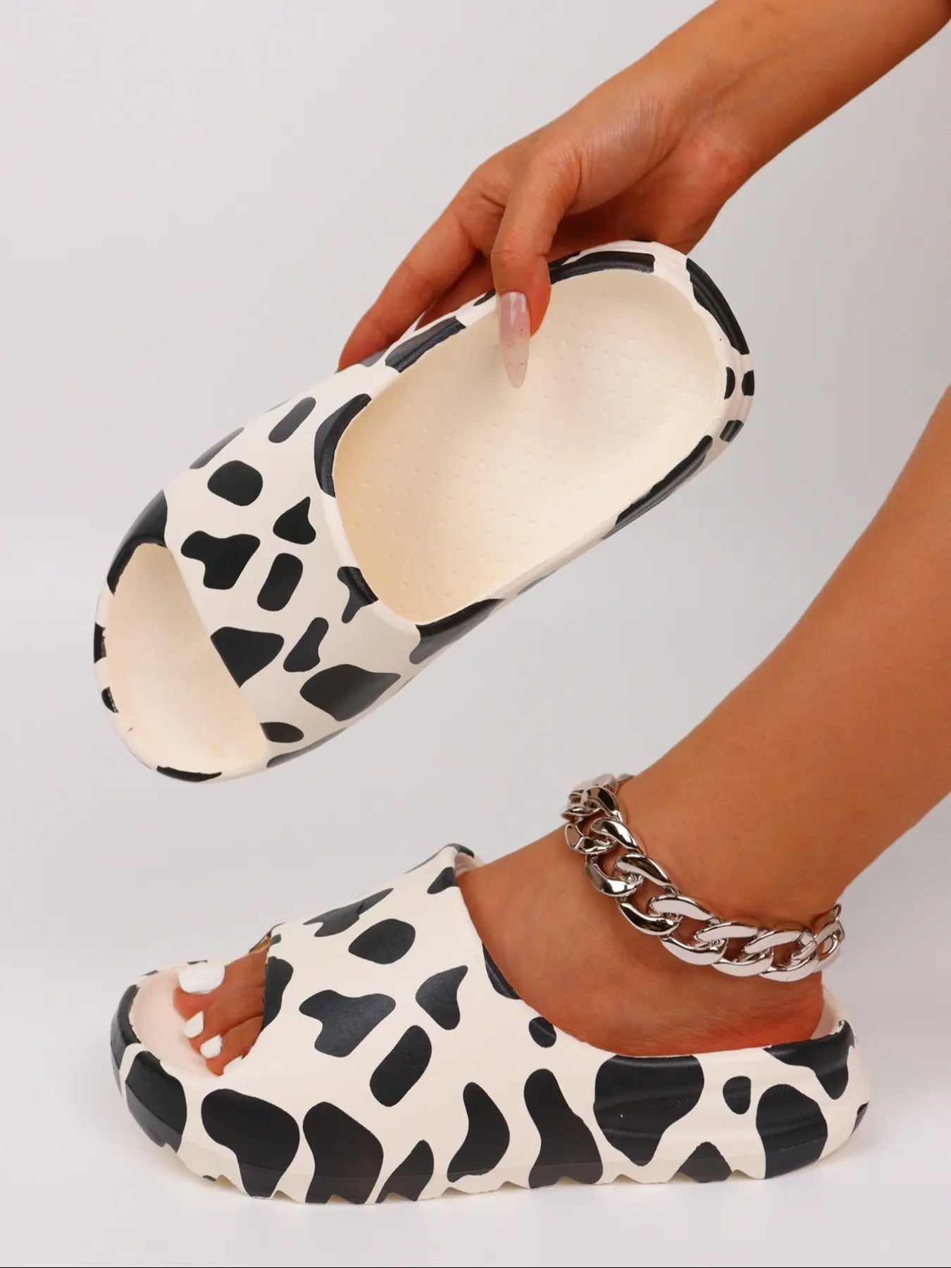 Women's Cartoon Print EVA Slippers – Round Toe, Non-Slip
