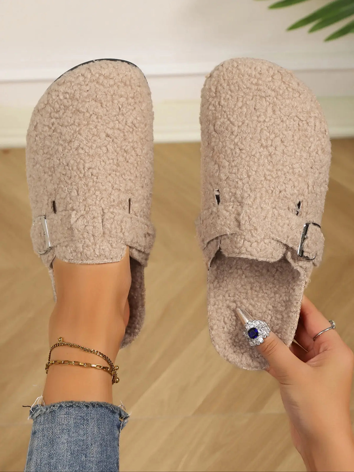 Women's Sandals – Cut-Out