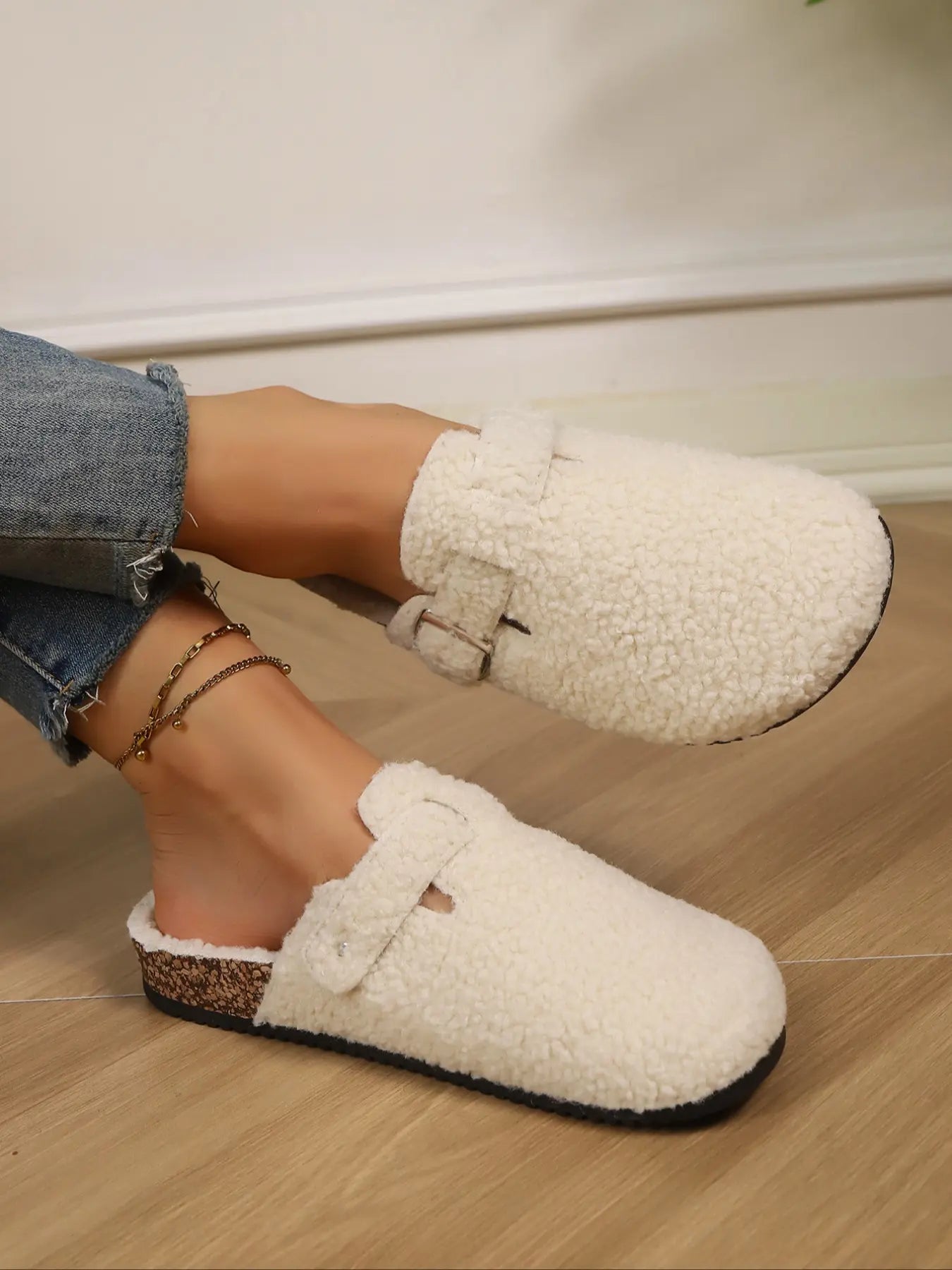 Women's Sandals – Cut-Out
