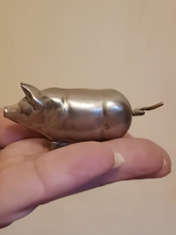 Antique-Inspired Pig Mini Tape Measure