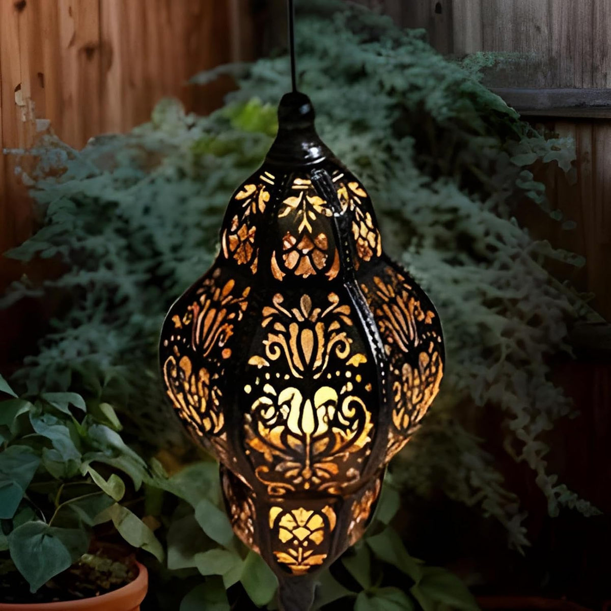 Baroque Style Solar Garden Lantern