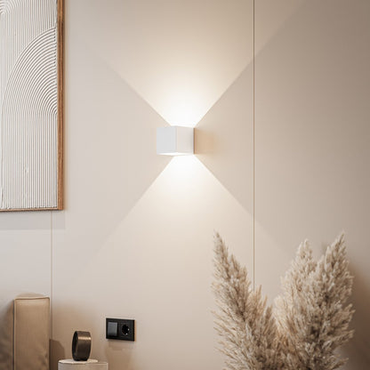 Davy | Garduru LED Wall Lamp | Modern, Versatile and Energy Efficient