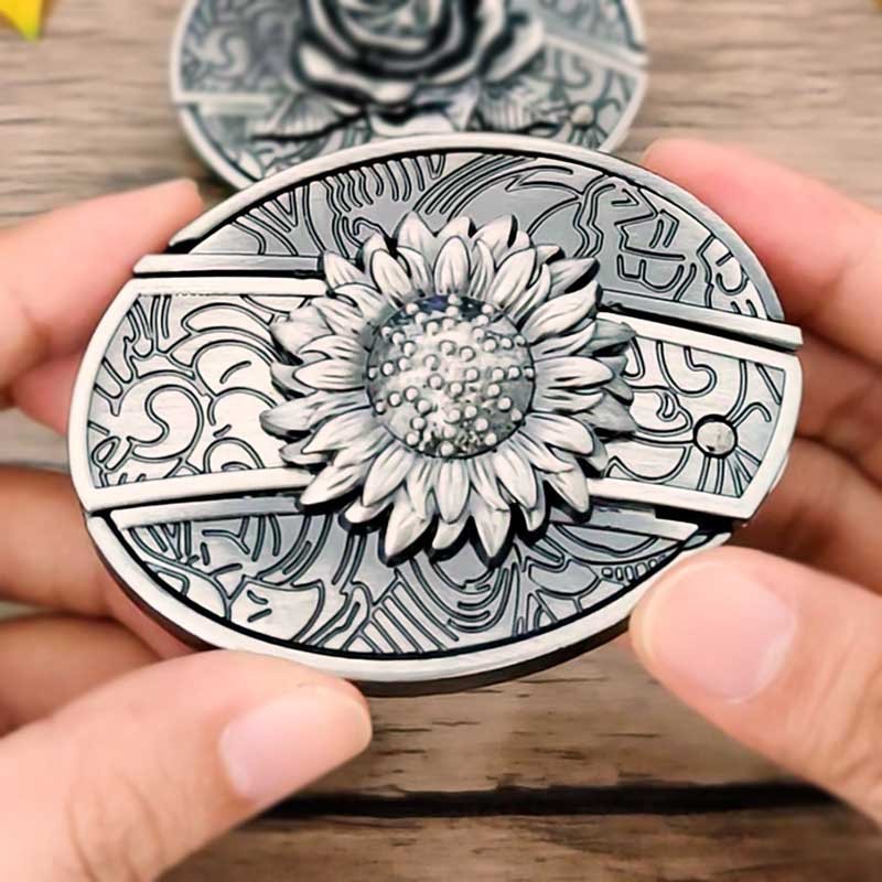 Davy | Oval Bull Skull Belt Buckle with Hidden Tool