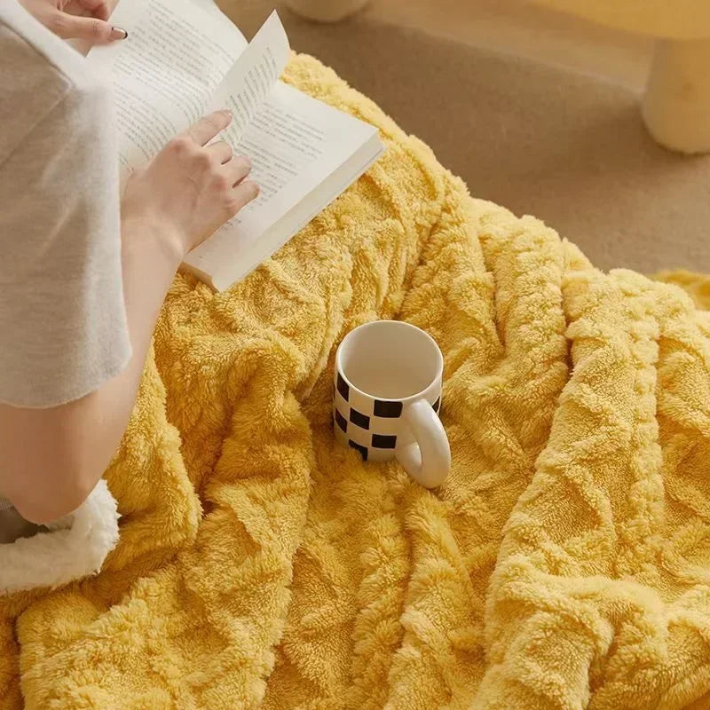Davy | Textured Plush Throw for Warm Comfort