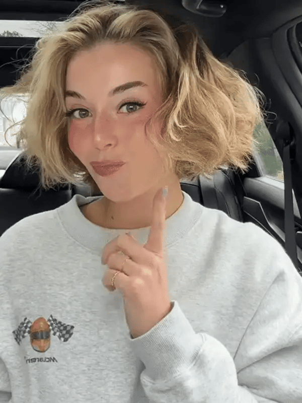 Davy | Travel Hair Straightening Brush | Sleek Hair On-the-Go