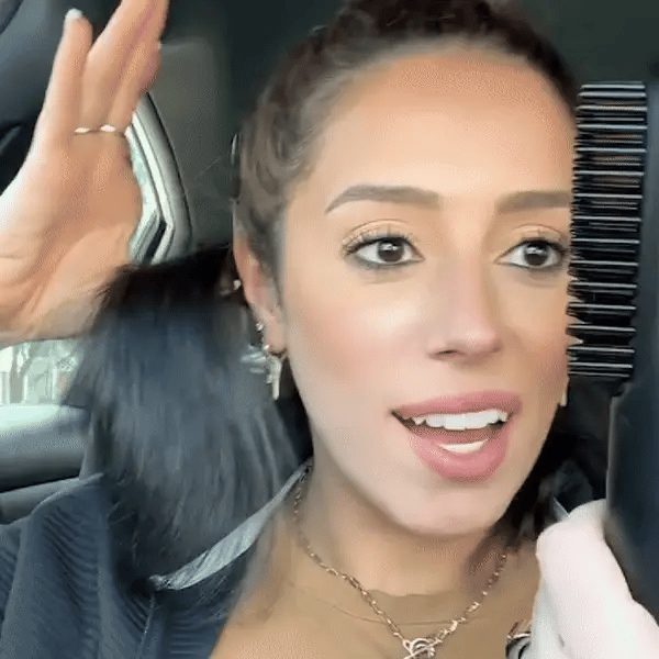 Davy | Travel Hair Straightening Brush | Sleek Hair On-the-Go