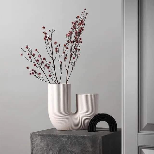 Davy | Curved Ceramic Vase - Modern U-Shape Design