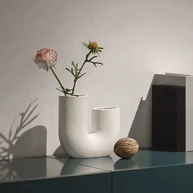Davy | Curved Ceramic Vase - Modern U-Shape Design