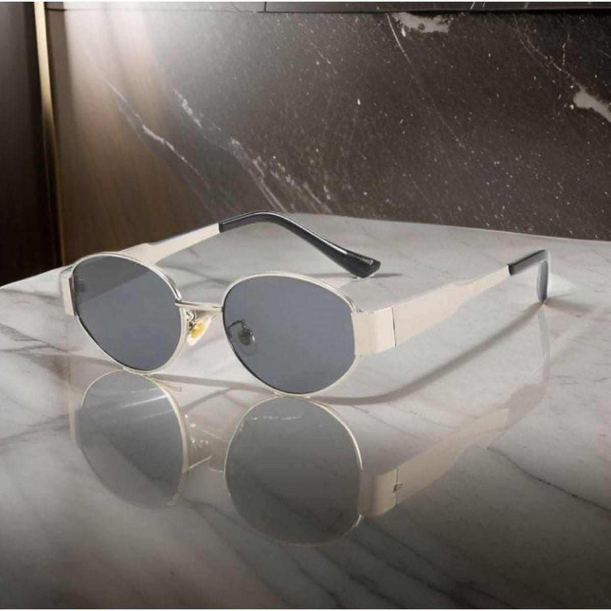 Davy | Women's Oval Sunglasses with Gold Frame
