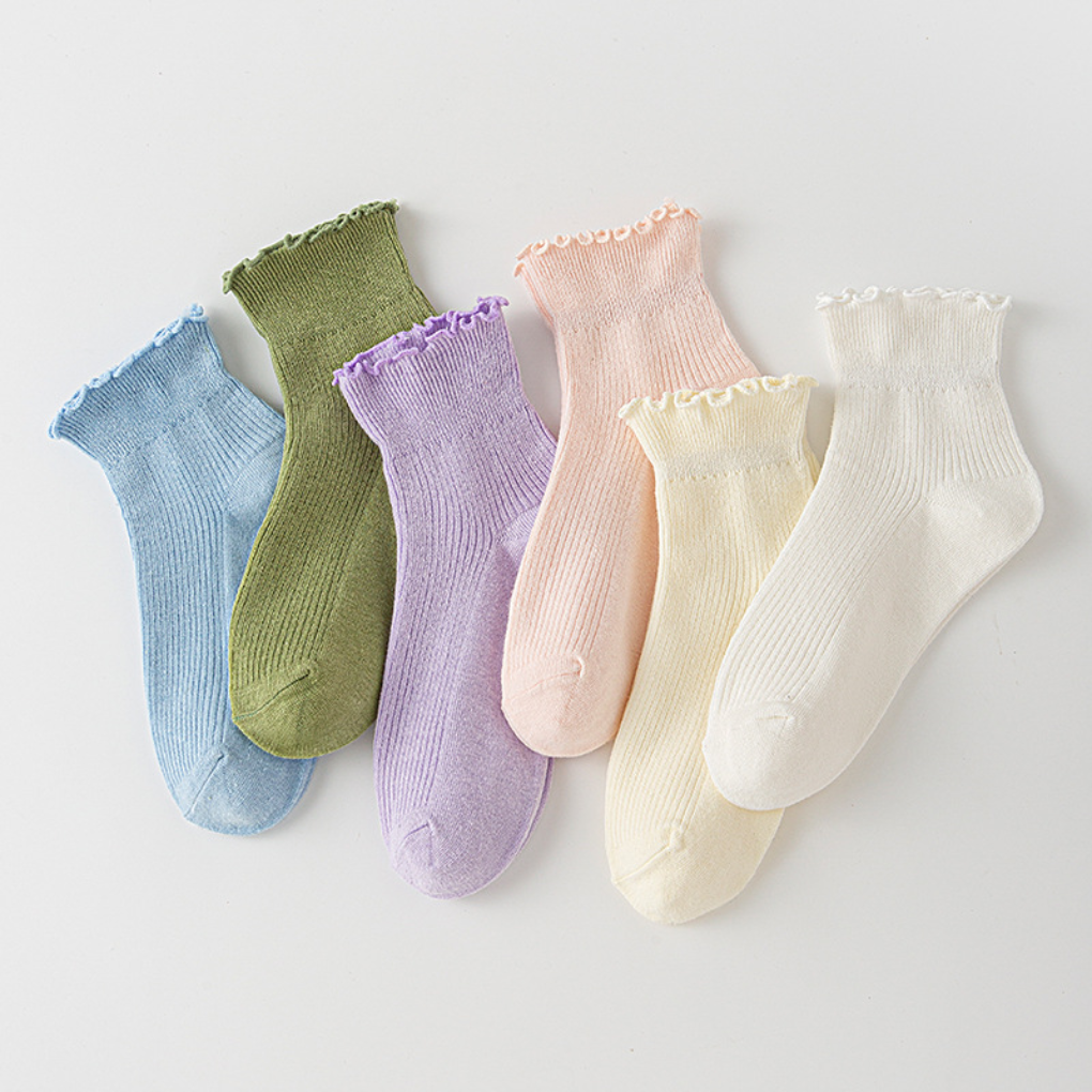 Davy | Women's Ruffle Trim Ankle Socks