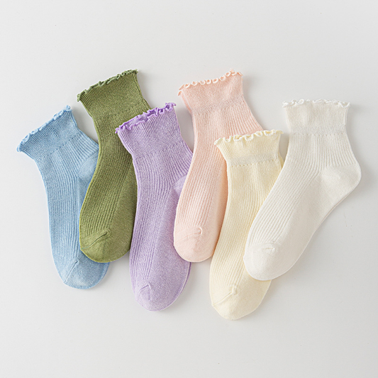 Davy | Women's Ruffle Trim Ankle Socks
