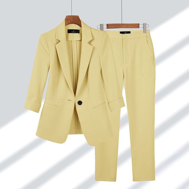 Chic Women's Blazer & Trouser Suit
