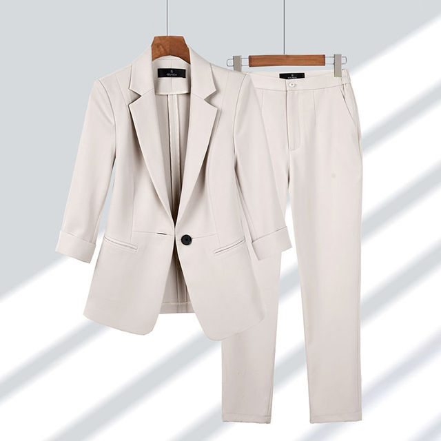 Chic Women's Blazer & Trouser Suit