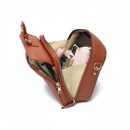 DAYGUARD – Compact crossbody with secure zippers and ample space
