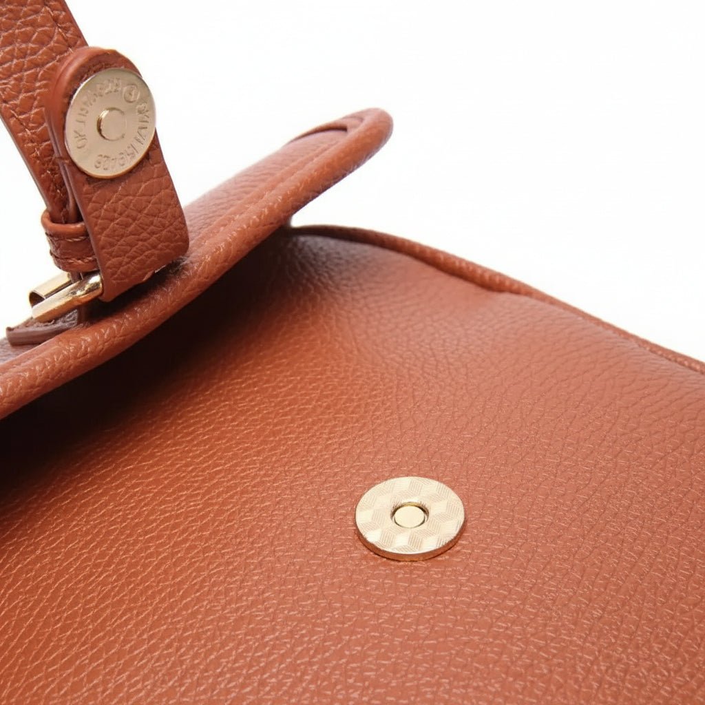 DAYGUARD – Compact crossbody with secure zippers and ample space