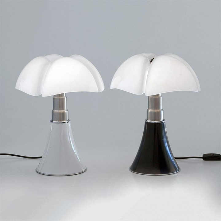 Flower-Inspired Table Light – Modern Accent