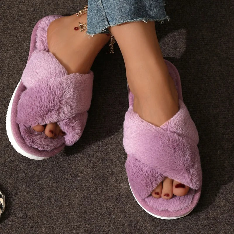 Fluffy slippers with soft sole and non-slip protection