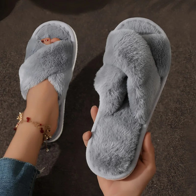 Fluffy slippers with soft sole and non-slip protection