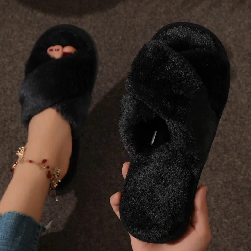 Fluffy slippers with soft sole and non-slip protection