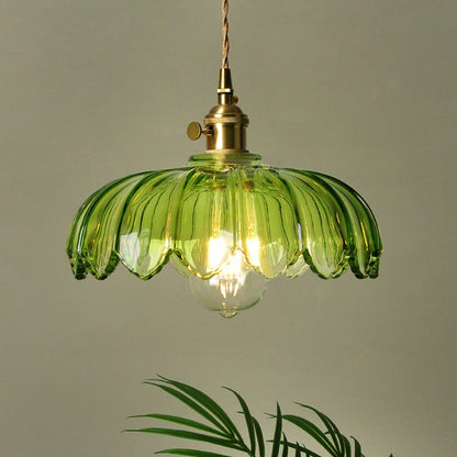 Glass pendant lamp with vintage flair