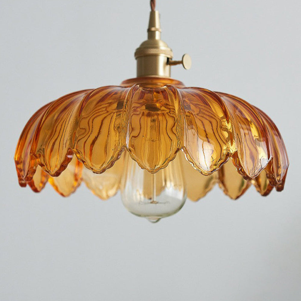 Glass pendant lamp with vintage flair