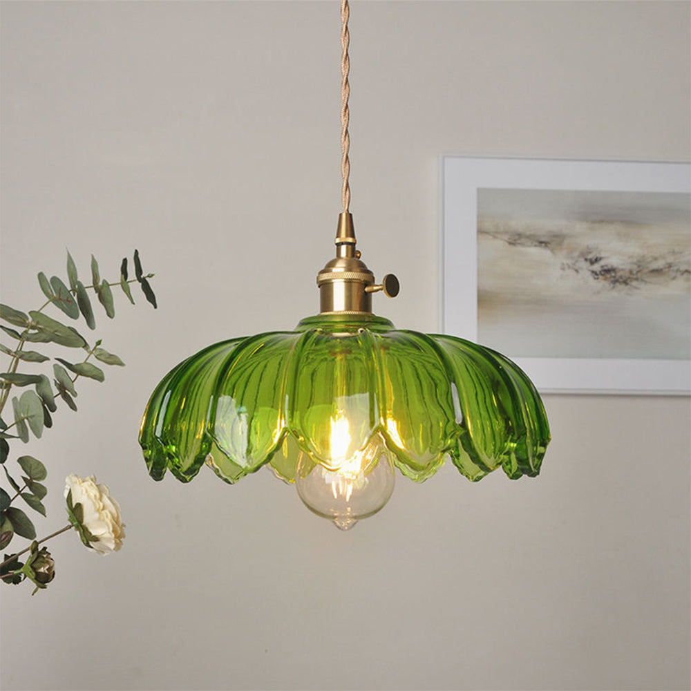 Glass pendant lamp with vintage flair