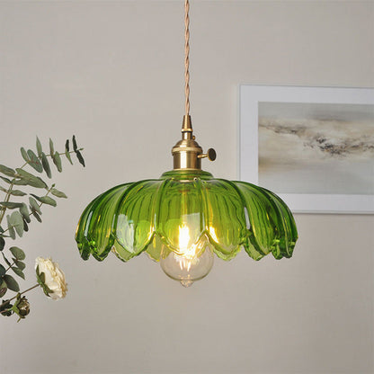 Glass pendant lamp with vintage flair
