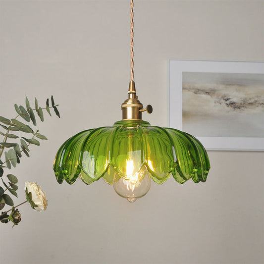 Glass pendant lamp with vintage flair