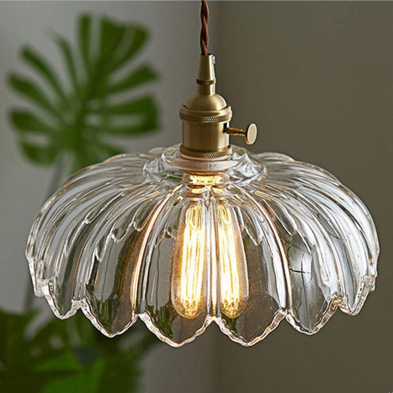Glass pendant lamp with vintage flair