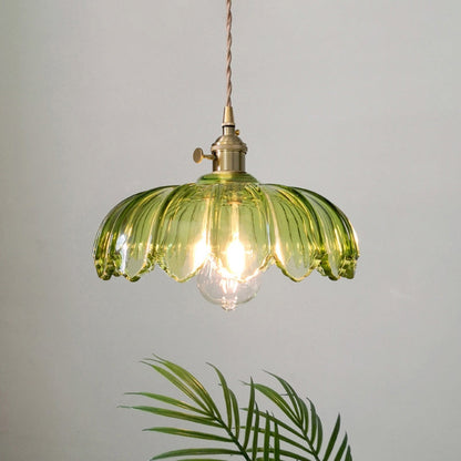 Glass pendant lamp with vintage flair