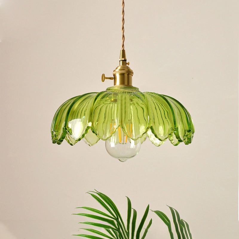 Glass pendant lamp with vintage flair