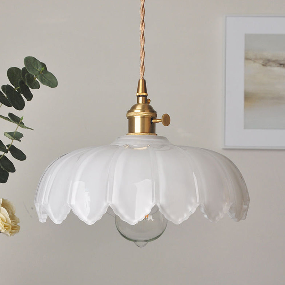 Glass pendant lamp with vintage flair
