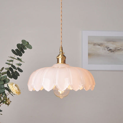 Glass pendant lamp with vintage flair