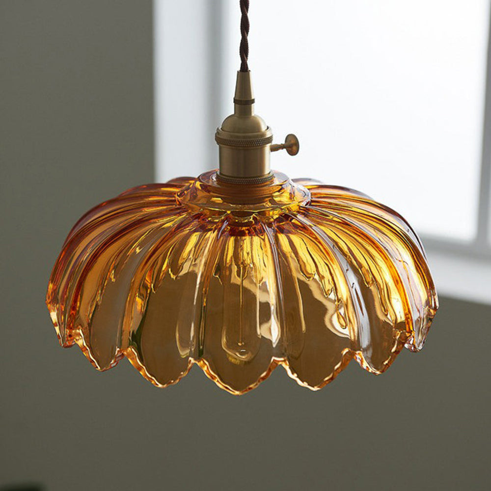 Glass pendant lamp with vintage flair