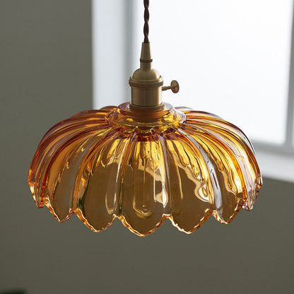 Glass pendant lamp with vintage flair