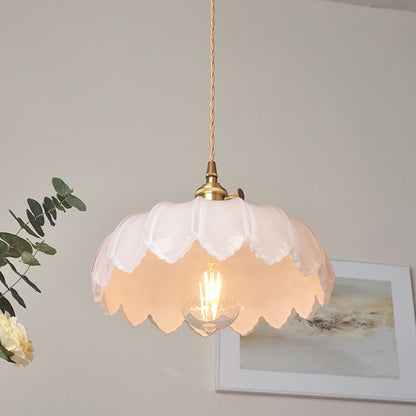 Glass pendant lamp with vintage flair