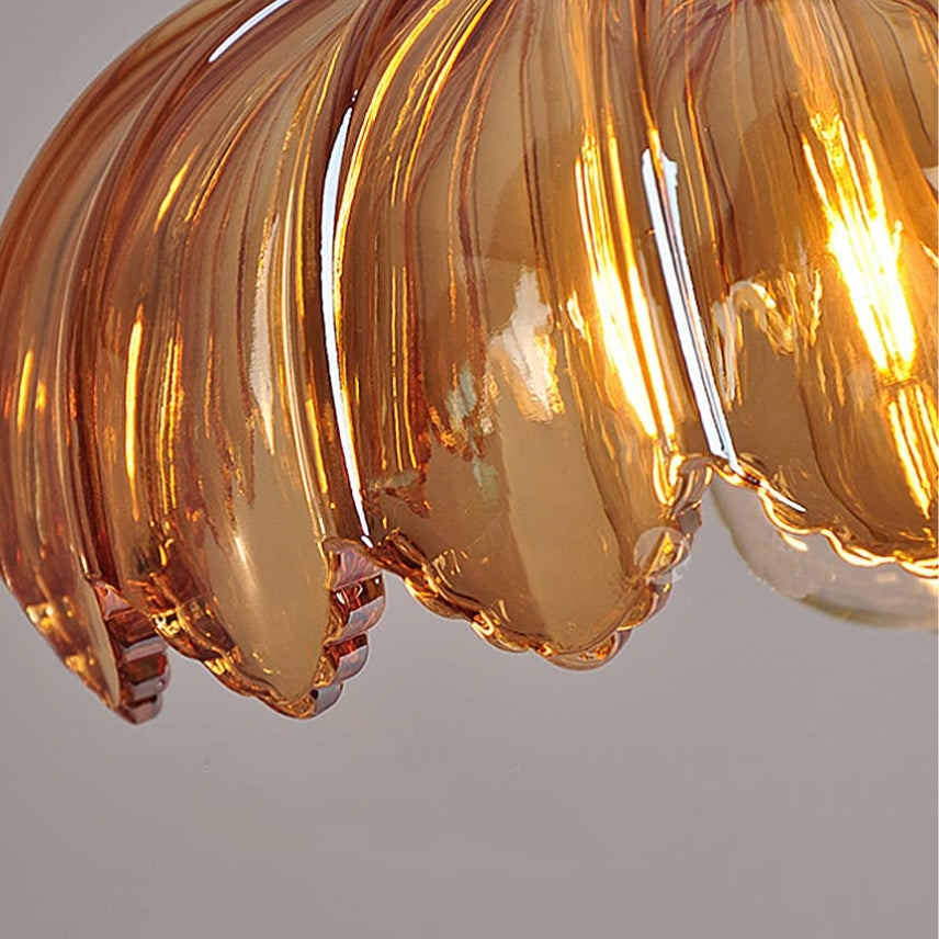 Glass pendant lamp with vintage flair