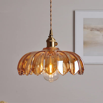 Glass pendant lamp with vintage flair