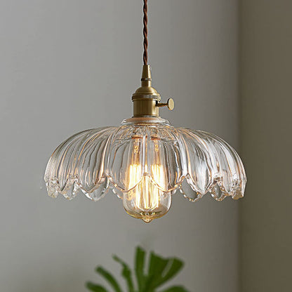 Glass pendant lamp with vintage flair