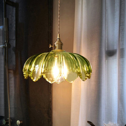 Glass pendant lamp with vintage flair