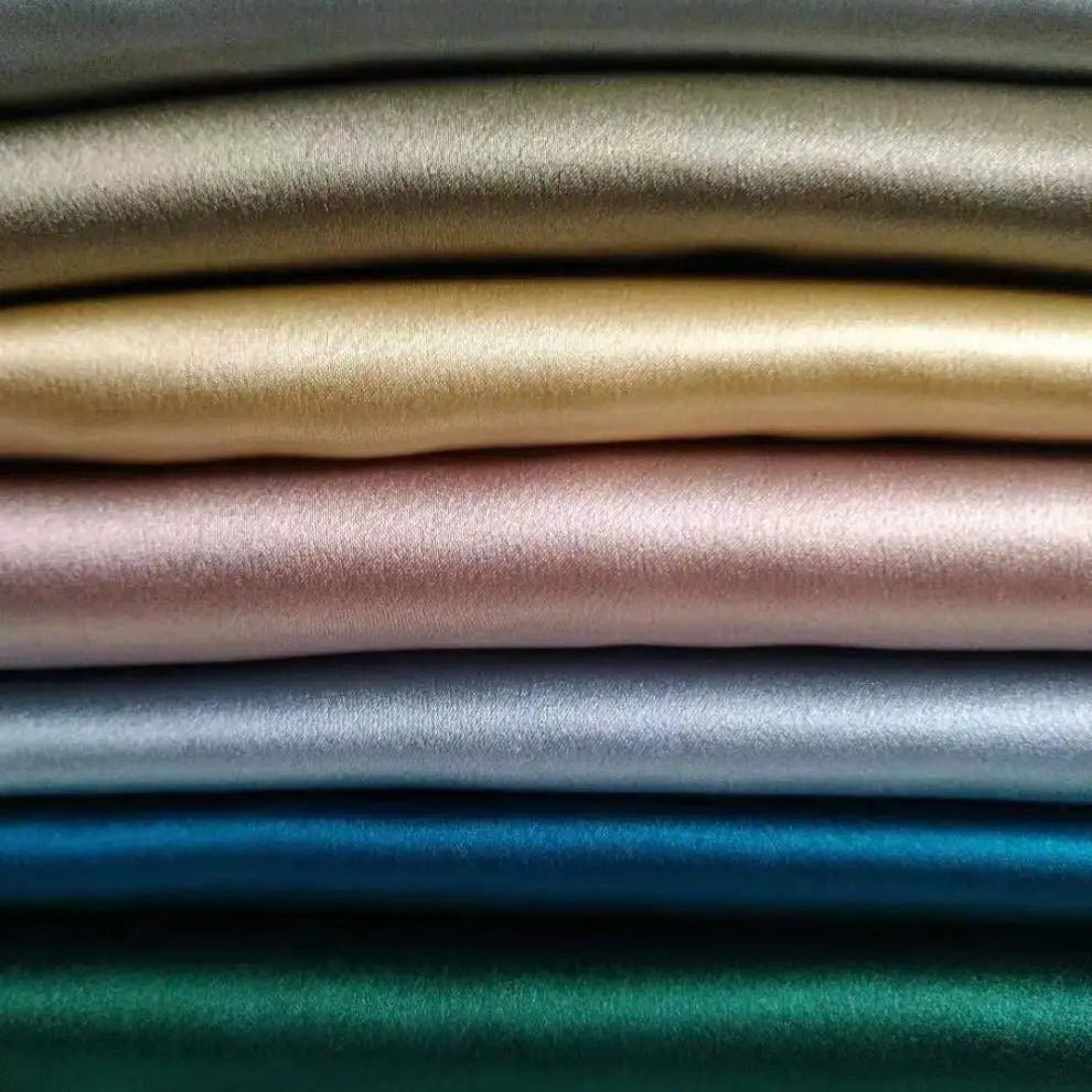 GLOSSNIGHT – Satin pillowcase for hair and skin care