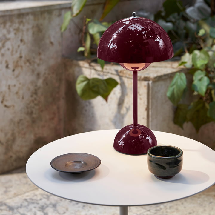 LunarGlow - LED Table Lamp for an Ambient Interior