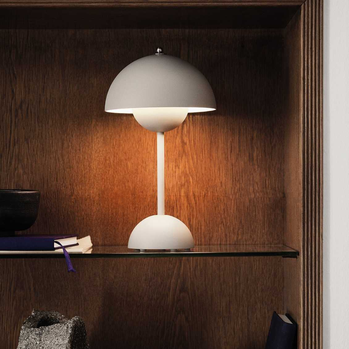 LunarGlow - LED Table Lamp for an Ambient Interior
